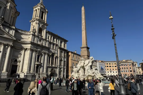 Fontene og obelisk på Piazza Navona i Roma