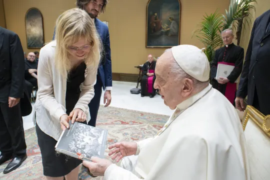 Maria Jordet og pave Frans