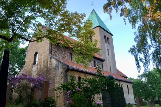 Gamle Aker kirke juni 2020