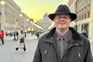 Sakristan Øyvind Justin Lone nederst i Via della Conciliazione, Roma. 