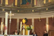Biskop Czeslaw Kozon taler i St. Ansgars kirke