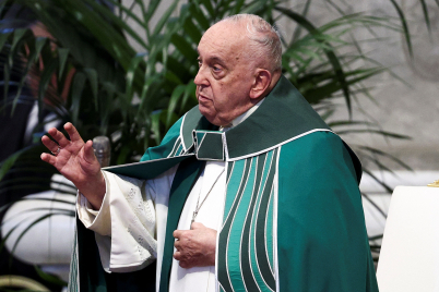 Pave Frans leder avslutningsmessen for synoden om synodalitet i Peterskirken