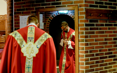 Mgr. Fredrik Hansen i sakristiet