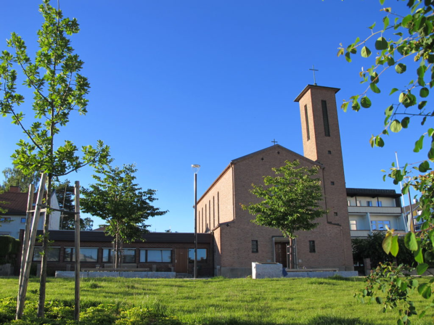 Utsiden av St. Torfinn kirke i Hamar