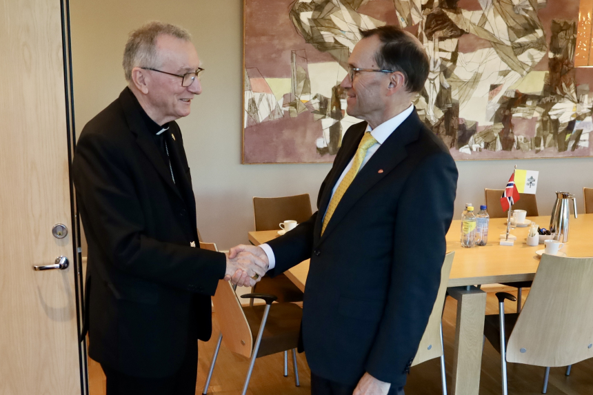 Kardinalstatssekretær Pietro Parolin i møte med utenriksminister Espen Barth Eide fredag 17. januar 2025.