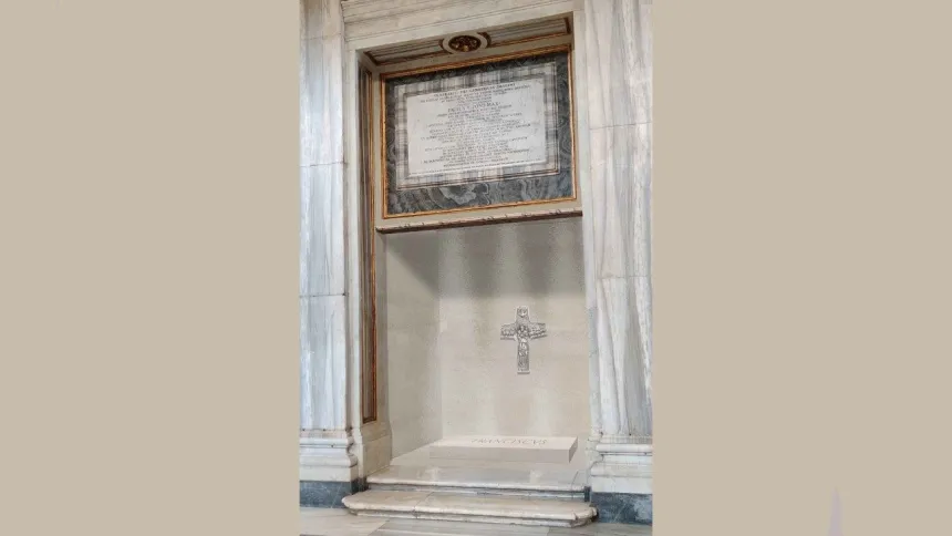 Pave Frans' enkle grav i basilikaen Santa Maria Maggiore