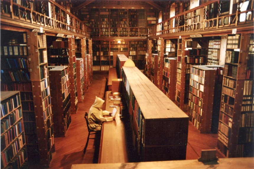 Biblioteket i St. Hugh’s Charterhouse, Parkminster, England.
