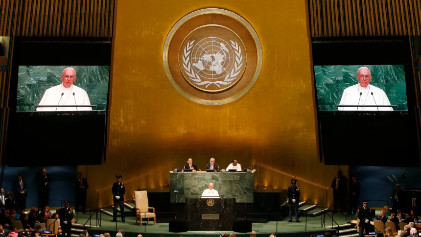 Pave Frans taler på FNs bærekraftskonferanse i New York i 2015