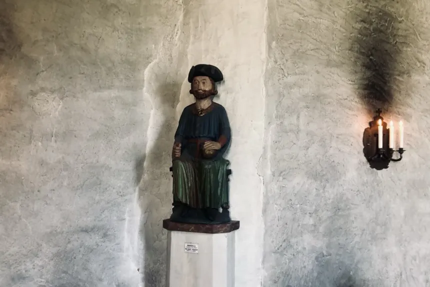 Skulptur av Hellig Olav i Åre gamle kirke