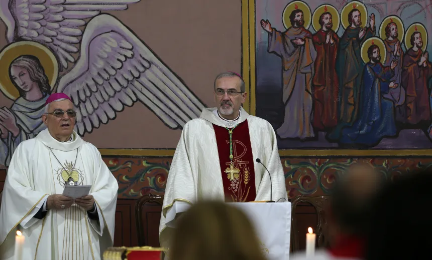 Patriark Pizzaballa i Den hellige families kirke i Gaza