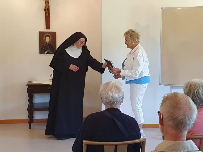 Sr. Paula OSB og Frøydis Gustavsen