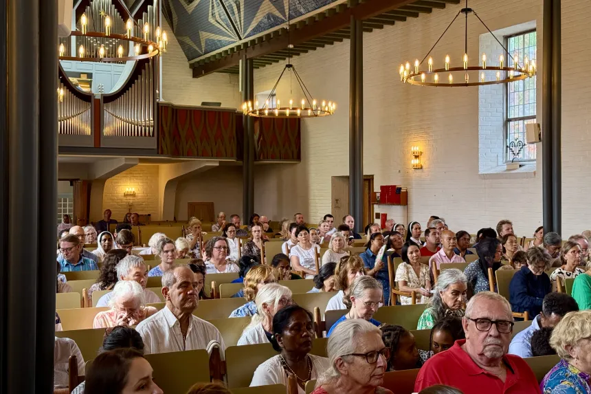 Messe i Hole kirke ved valfart til Stein gård, Bønsnes kirke og Hole kirke. 