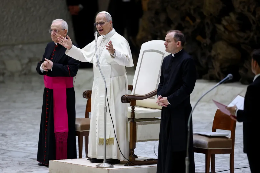 Pave Leo XIV holder generalaudiens i Paul VI-salen