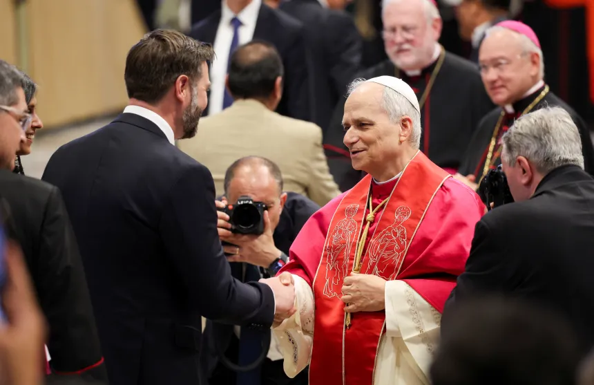 Pave Leo XIV hilser på USAs visepresident J.D. Vance