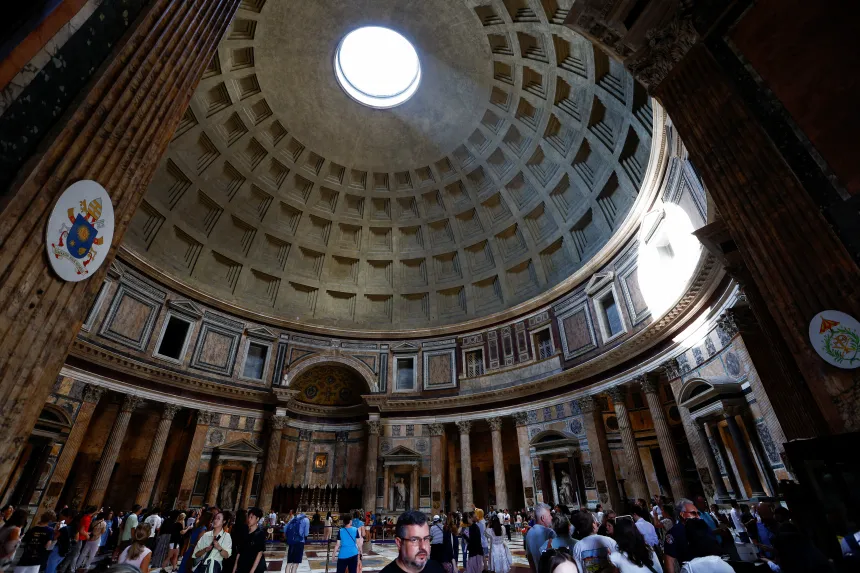 Innsiden av Pantheon-kirken i Roma