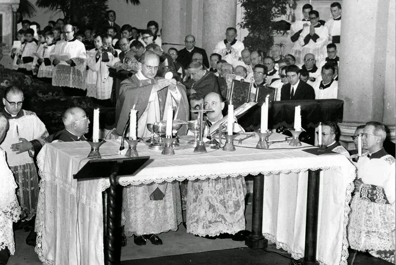 Fotografi av pave Paul VI som feirer messe
