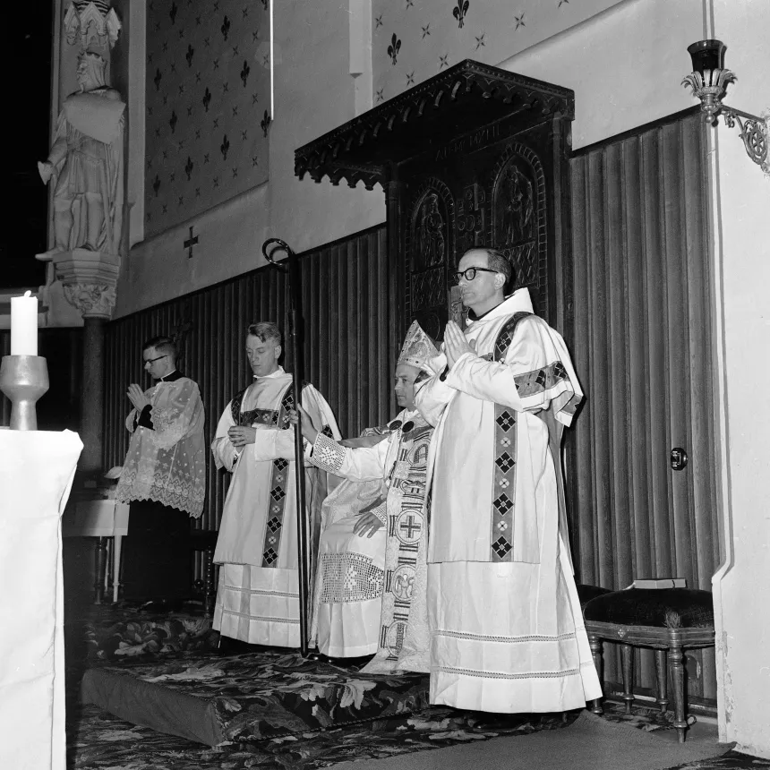 Biskop John Willem Gran under sin innsettelse i St. Olav domkirke i 1964