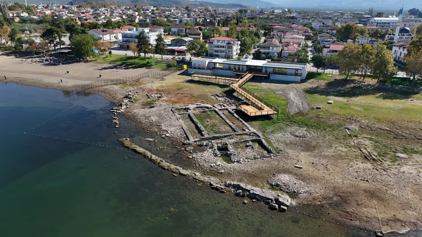 Rester av St. Neofytos-basilikaen i Iznik, tidligere Nikea