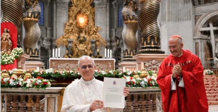 Bildet av pave Leo med nyutgitt apostolisk brev