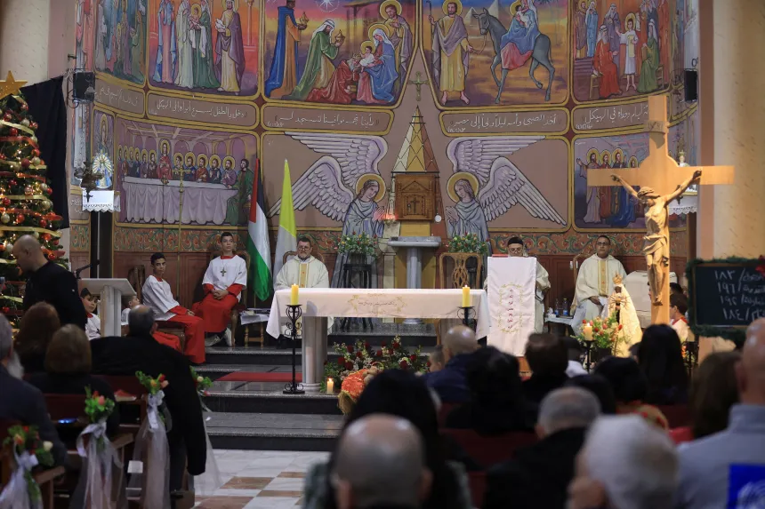 Messe i Den hellige families kirke i Gaza