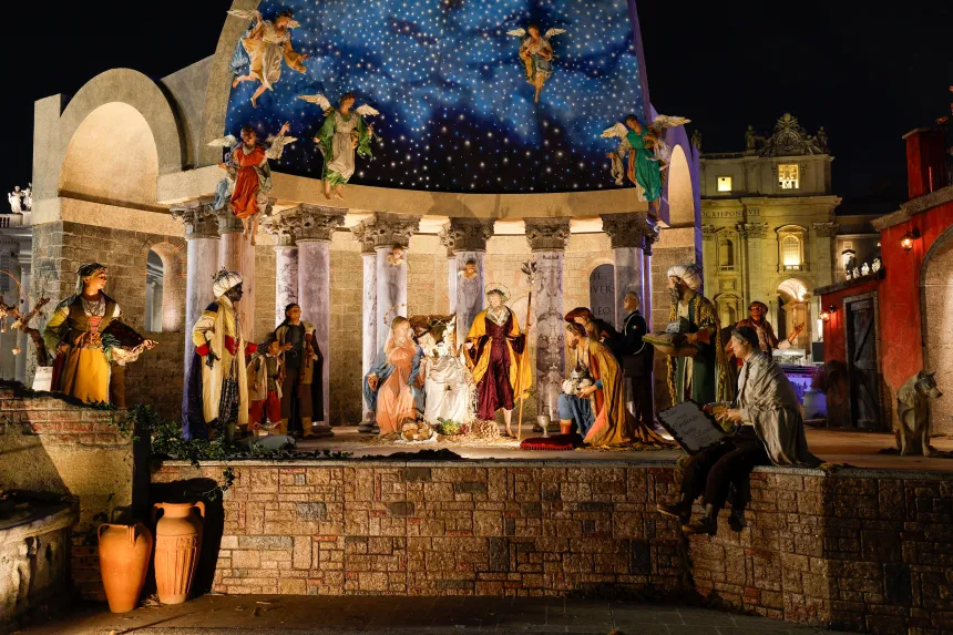 Vatikanets julekrybbe på Petersplassen i 2025