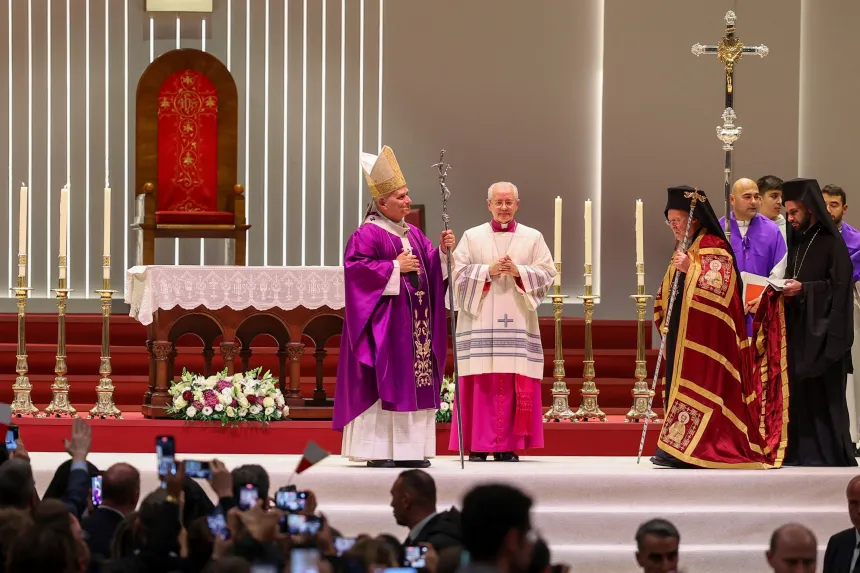 Pave Leo XIV feirer messe med patriark Bartolomeus I