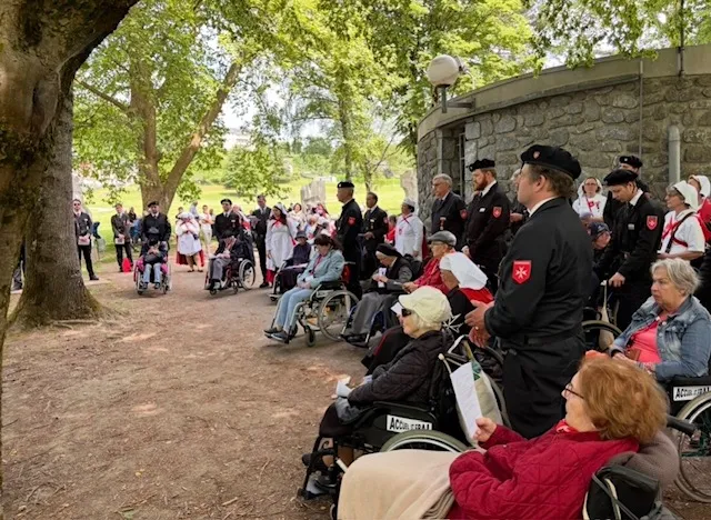 Korsveiandakt med pilegrimer i Lourdes
