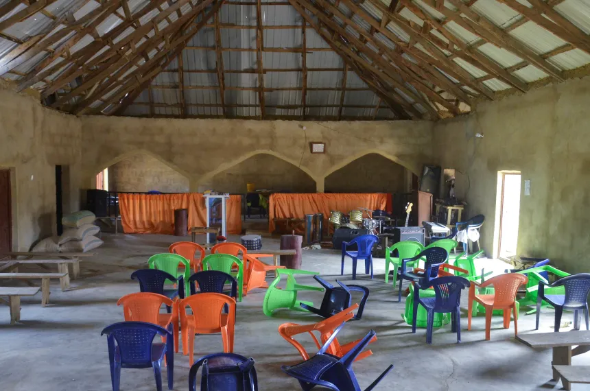 En forlatt kirke i Nigeria etter et angrep