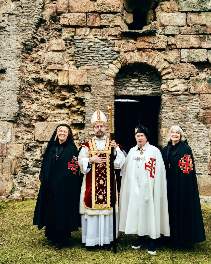 Riddere og damer fra Gravridderordenen besøkte Selja for å feire seljumannamessen 2026.