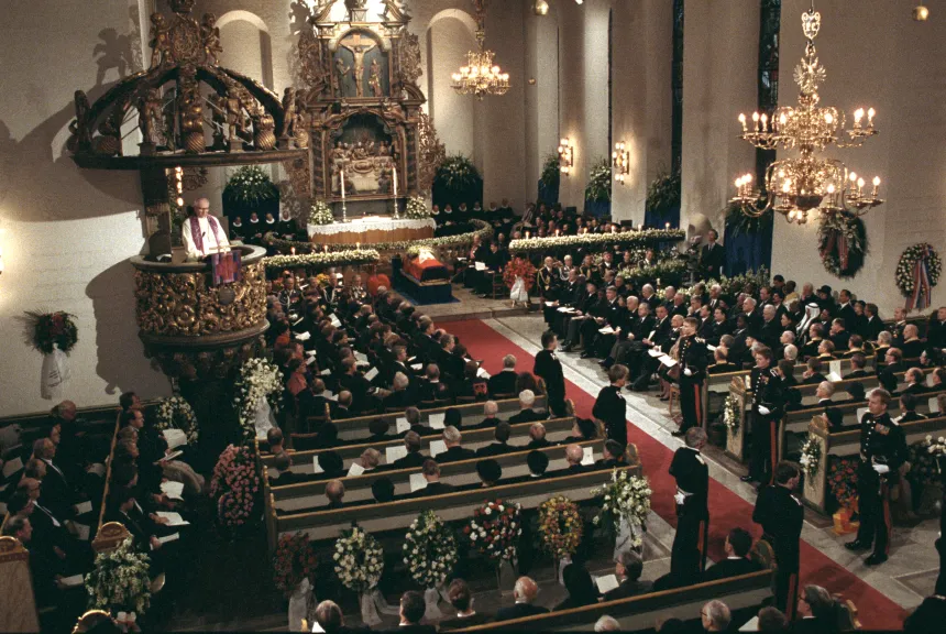Kong Olav Vs begravelse i Oslo domkirke